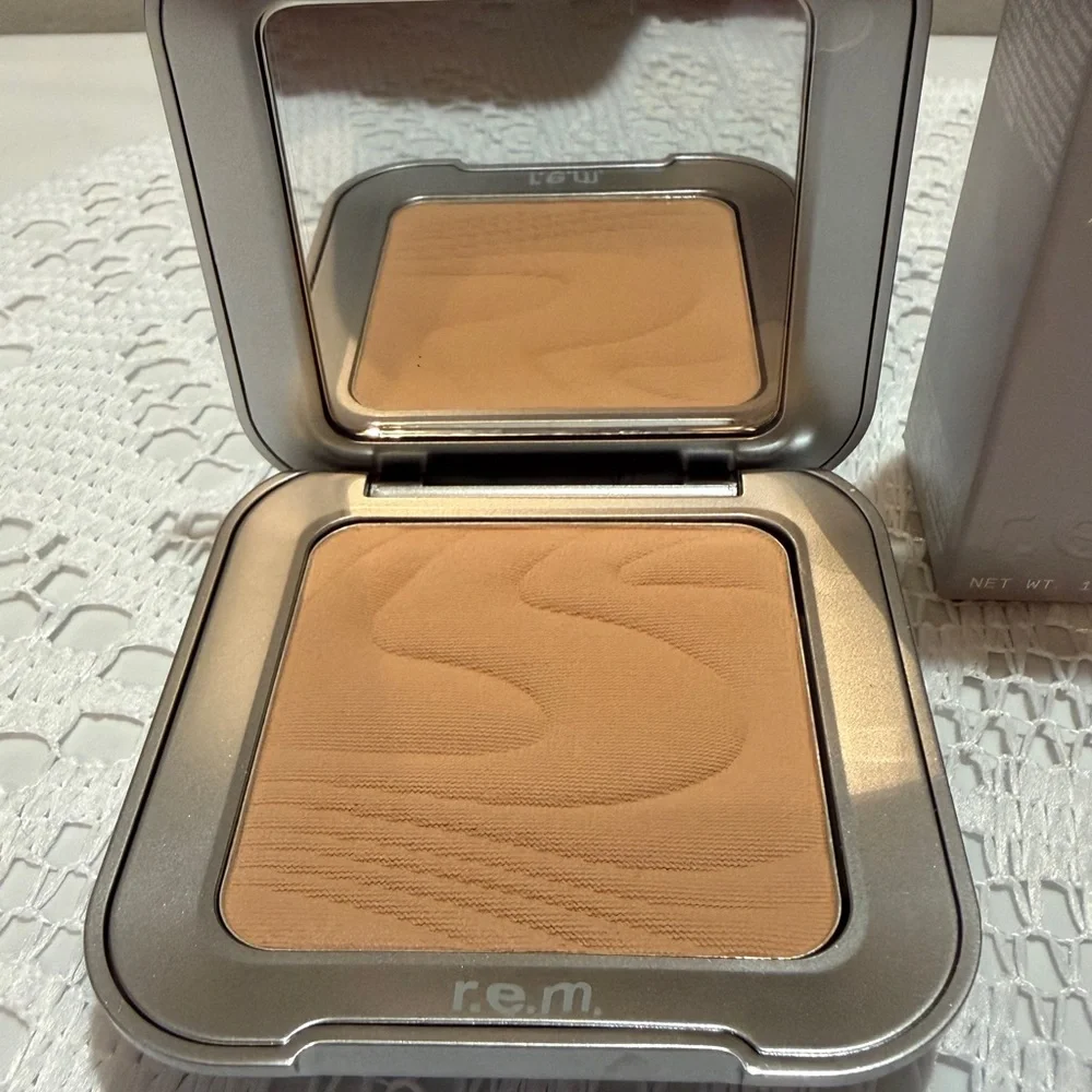 [ Not For Sale] R.E.M. Beauty Hypernova Satin Matte Bronzer. Send 2 Voicemail